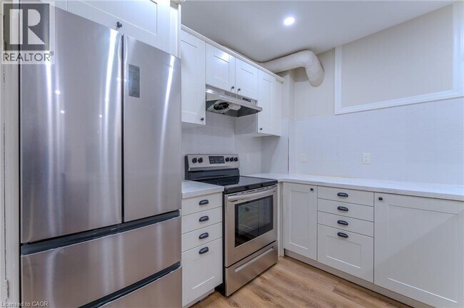 Building Photo - 100 Charlton Ave W