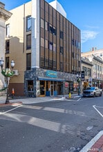 Building Photo - 51 Bank St