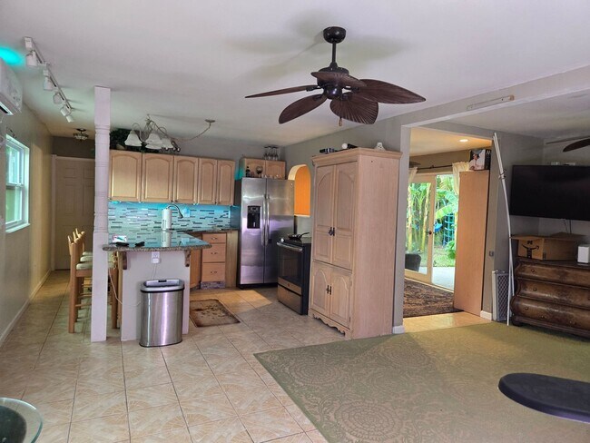 Building Photo - Charming 2BR Duplex in Wellington