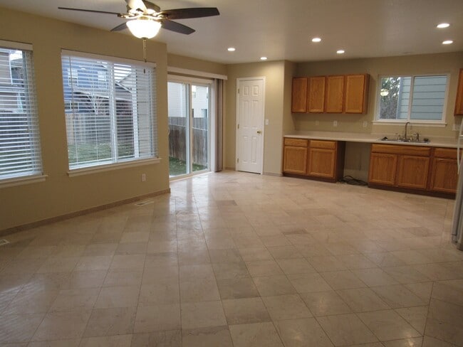 Building Photo - Spacious 4 bedroom plus loft in Brighton