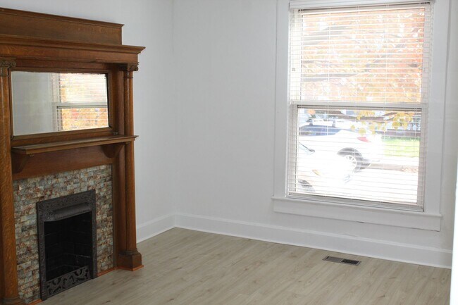 Building Photo - Spacious 2 BR w/office in popular Fletcher...