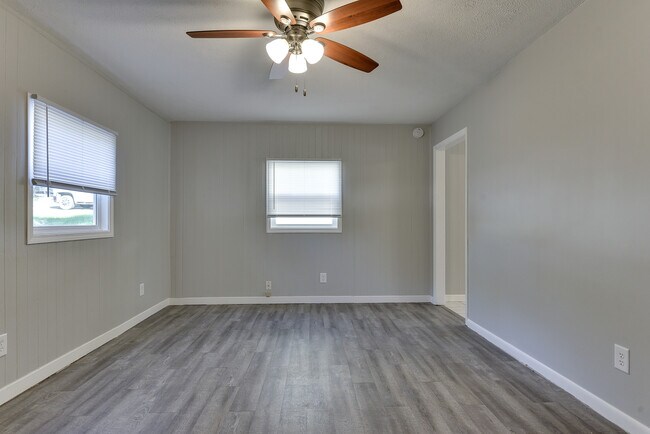 Building Photo - 6611 Seward St