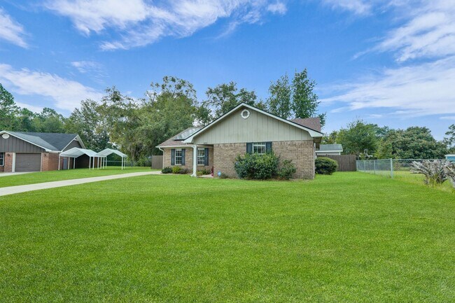 Foto del edificio - Charming 3-bedroom, 2-Bath Home on a Quiet Cul-de-Sac in Hinesville