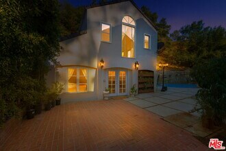 Building Photo - 1174 Coldwater Canyon Dr