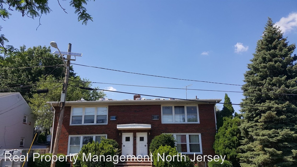 Primary Photo - 576 McKinley St