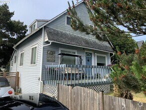 Building Photo - 325 8th Ave