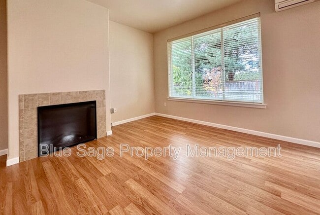 Building Photo - 50 Goldenrod Ln