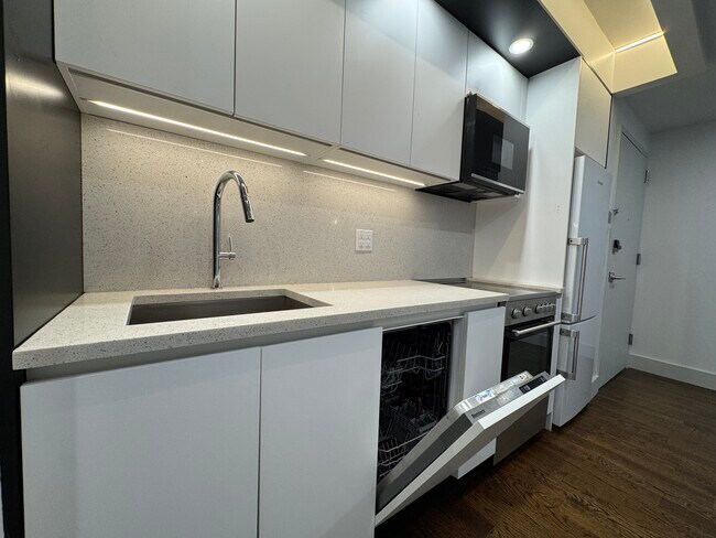 Foto del edificio - 150 Lenox Rd