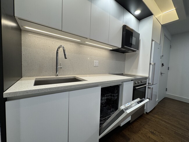 Building Photo - 150 Lenox Rd