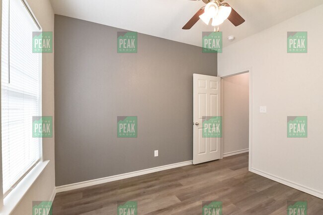 Building Photo - Stunning Fort Worth Duplex Available for R...