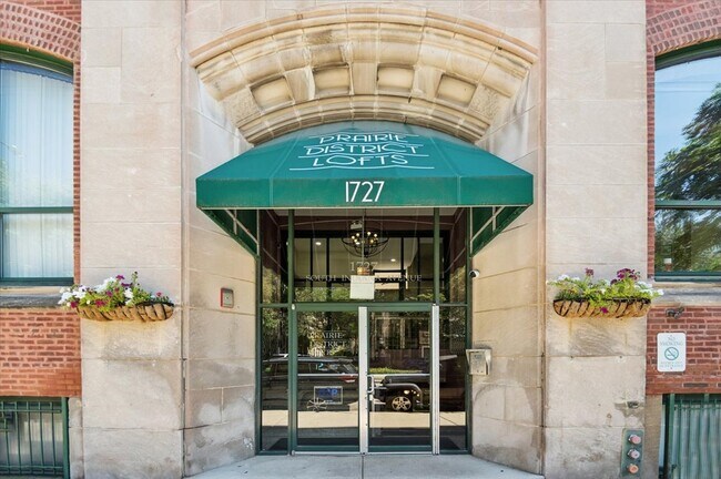Foto del edificio - 1727 S Indiana Ave