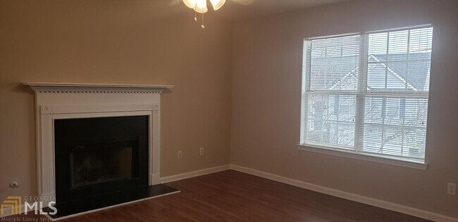 Foto del edificio - 8052 Highland Pkwy