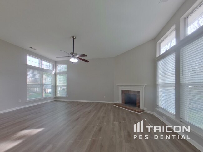 Foto del edificio - 1825 Golden Heights Ct