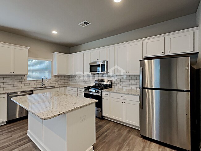 Building Photo - 107 Omega Ct