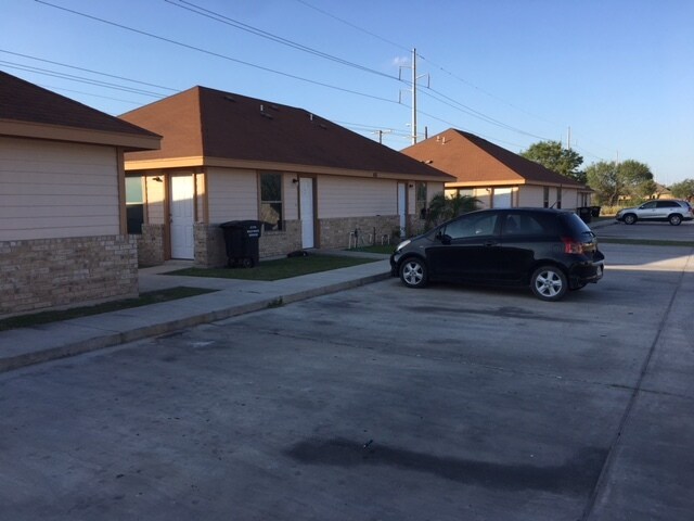 Building Photo - 413 N Rockport St