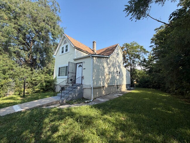 Foto del edificio - 1748 W Steuben St
