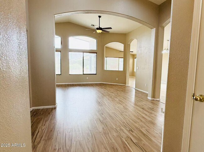 Foto del edificio - 8119 S 47th Ln