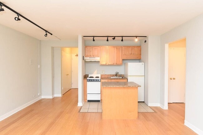 Foto del edificio - 450 W Wellington Ave