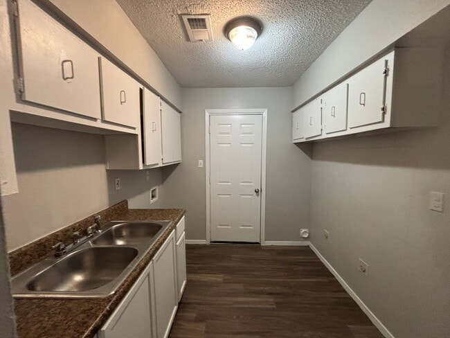 Building Photo - 1423 Todds Creek Cove