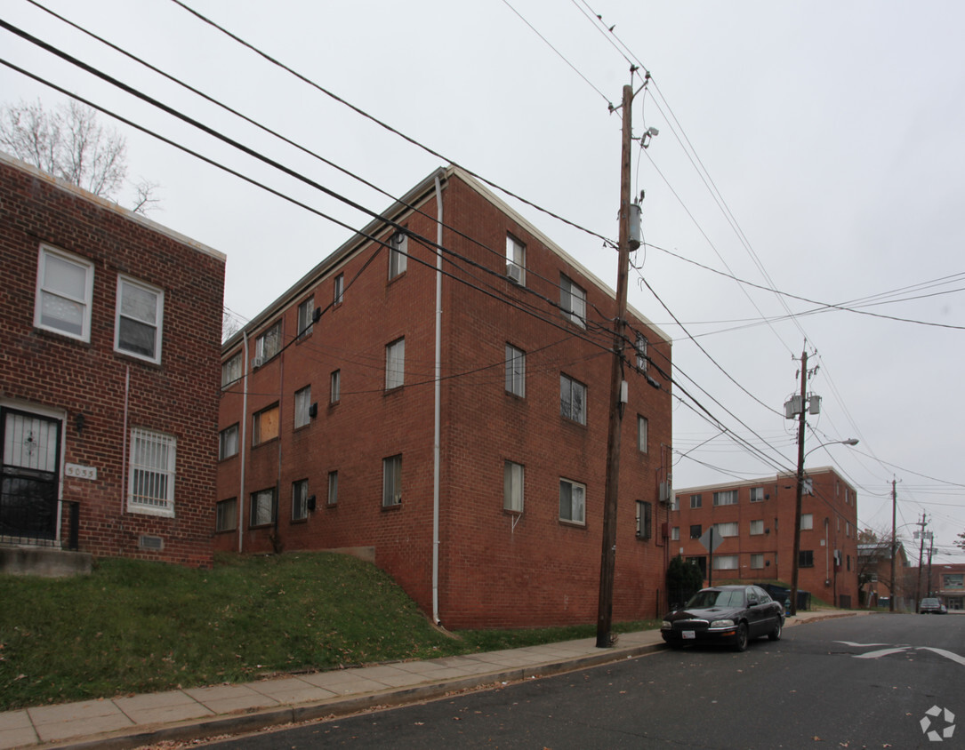 Building Photo - 5031 Bass Pl SE