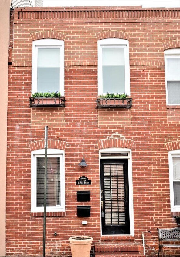 Primary Photo - 703 S Rose St