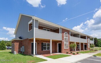 Building Photo - 212 Orlando Wy