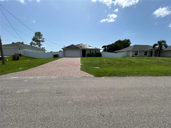 Foto del edificio - 3904 NE 8th Pl