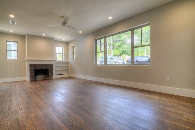 Foto del edificio - UT PRE-LEASE: 2018 Remodeled 6 bed/4 bath ...