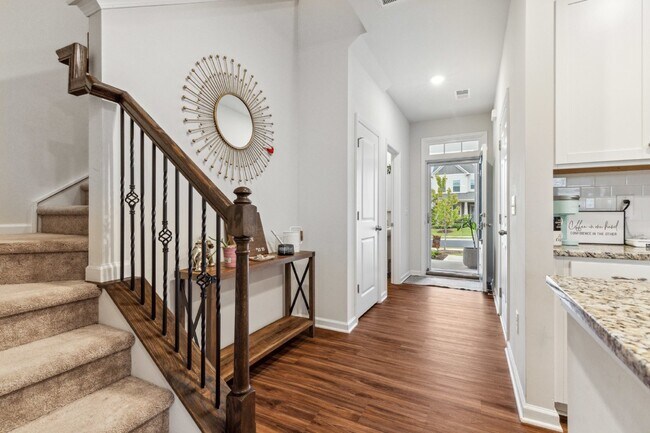 Foto del edificio - Well maintained 3-Bed 2.5 Bath Townhouse i...