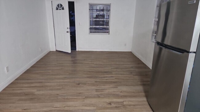 Foto del edificio - 1152 W 22nd St