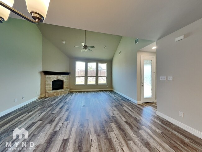 Foto del edificio - 1424 Bird Cherry Ln