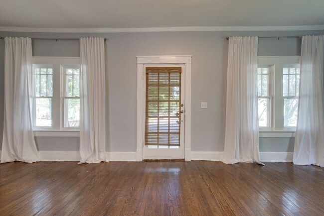 Building Photo - Historic home in East Nashville