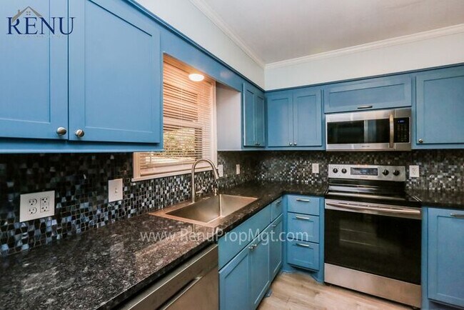 Foto del edificio - Now Available!