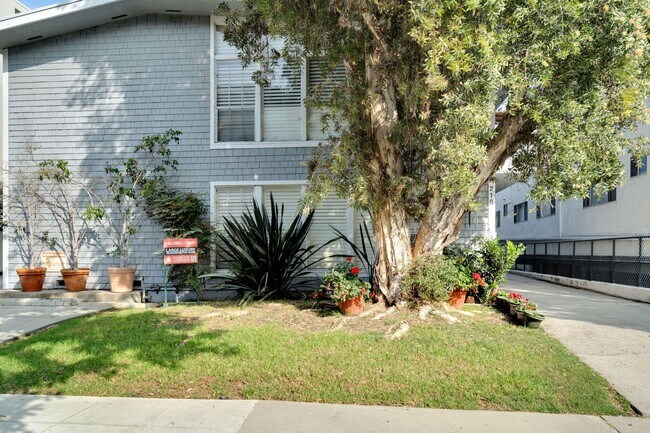 Foto del edificio - 218 Gale Luxury Investments LLC