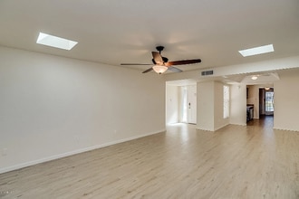 Building Photo - 606 E Colgate Dr
