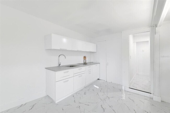 Building Photo - 3673 Rockaway Dr