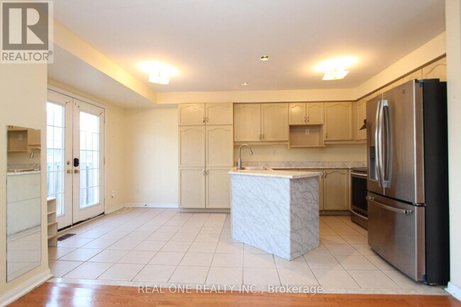 Photo du bâtiment - 749 Bur Oak Ave