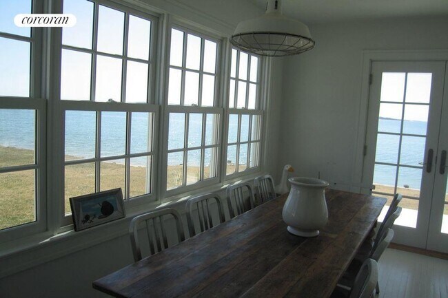 Foto del edificio - 80 Peconic Ave