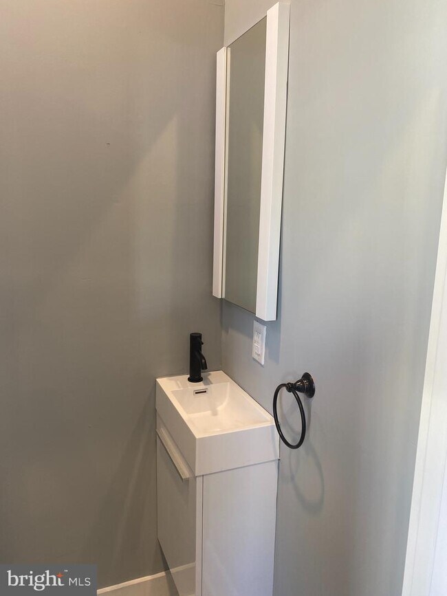 Building Photo - 2700 Ash St