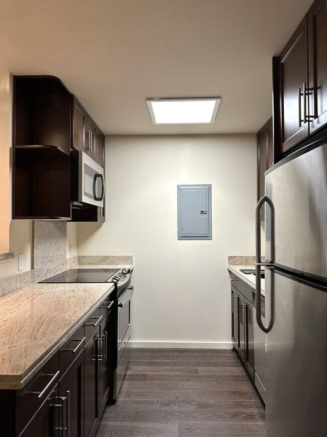 Foto del edificio - The Cove Waikiki - Furnished 2BR/2BA/2PK (...