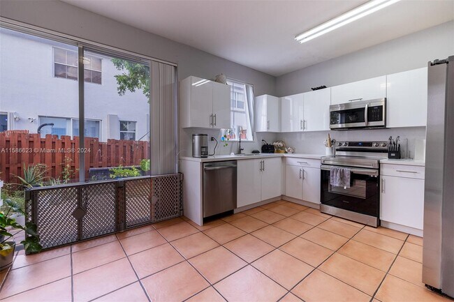 Foto del edificio - 5580 NW 107th Ave