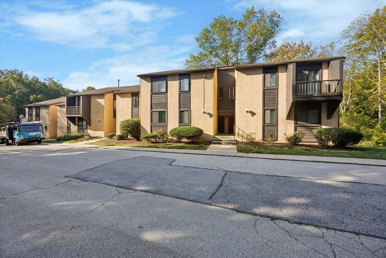 Foto principal - Available Immediately – Renovated 2B/1.5B ...