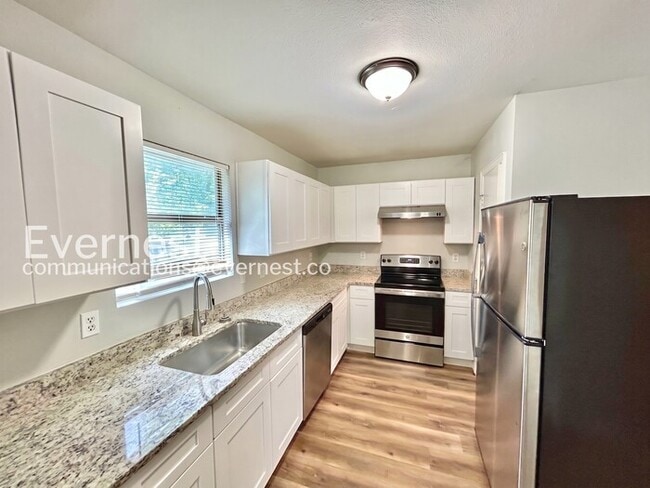 Building Photo - 230 Creek Cove Dr