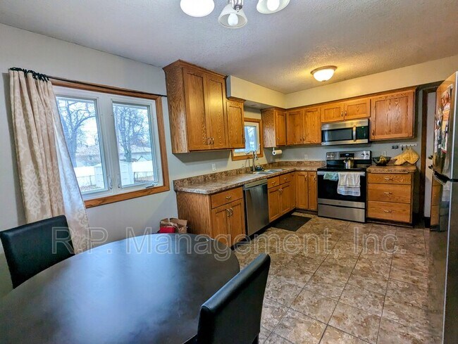 Foto del edificio - 15 103rd Ave NW