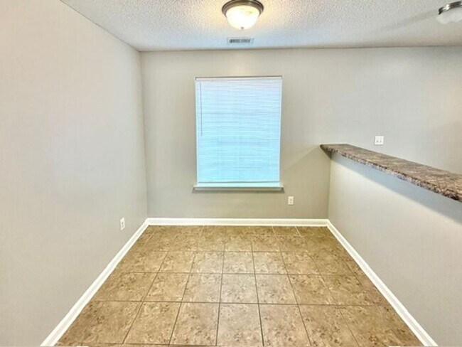 Foto del edificio - Southeast Memphis 3 Bedroom 2 Bath Home, 2 Car Garage and Fenced Yard