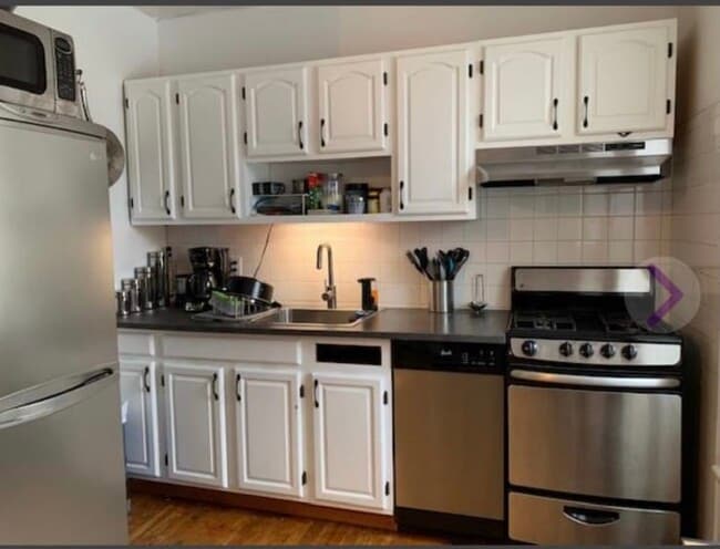 Building Photo - 170 E 110th St