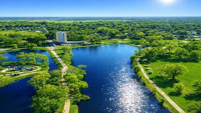 LakeView Residences - Magnificent Lake Living - Lakeview Residences