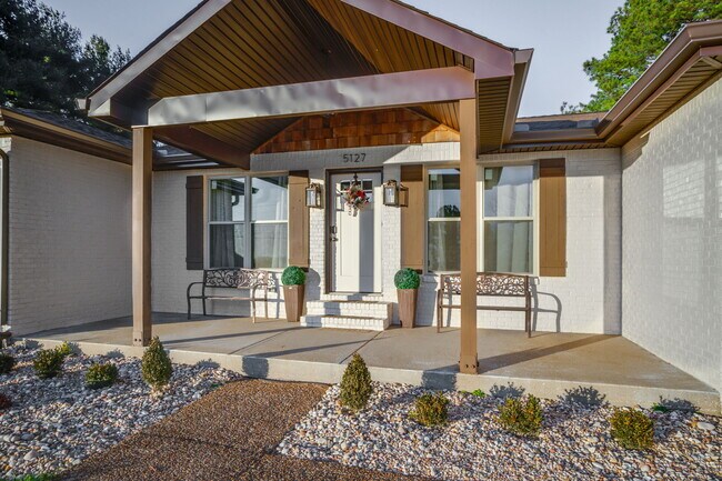 Building Photo - 5127 US-41