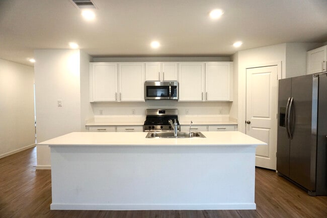 Foto del edificio - 5123 Sunvalley Bend Dr