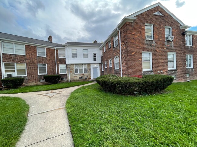 Building Photo - 1930 Ewald Cir